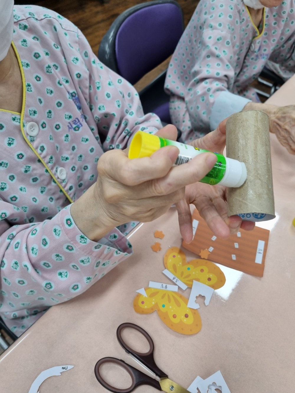 미술치료 - 휴지심 나비만들기
